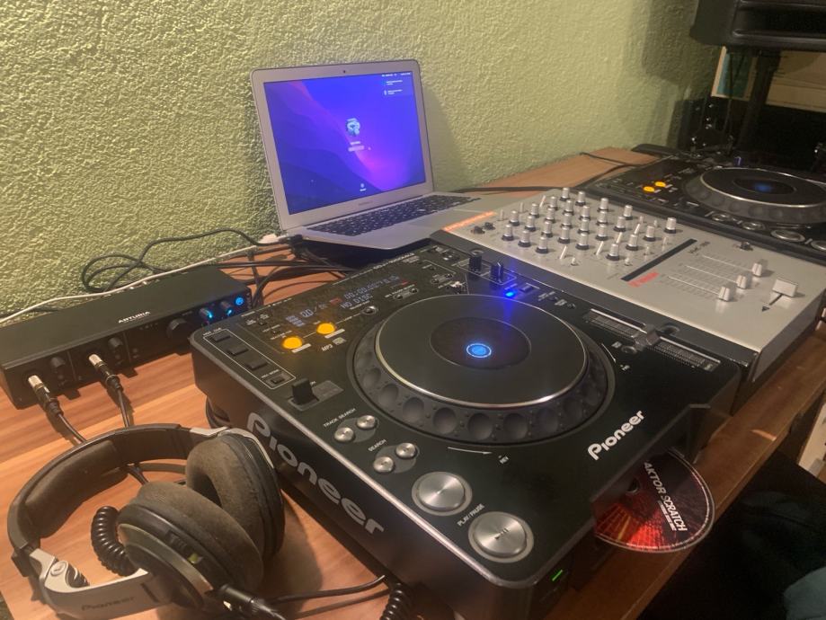 Pioneer cdj 1000 mk3 / Vestax Vmc 180 / MiniFuse 4 /  Macbook Air...