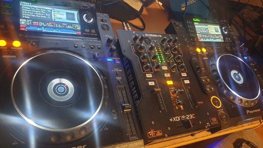 Pioneer CDJ 2000 x 2 i Allen & Heath Xone 23c mikser