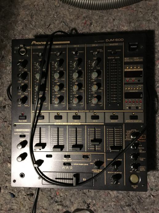 Pioneer DJM 600 DJ Mixer