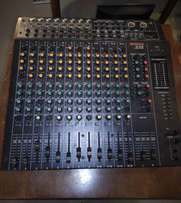 Tascam 1016 mikseta