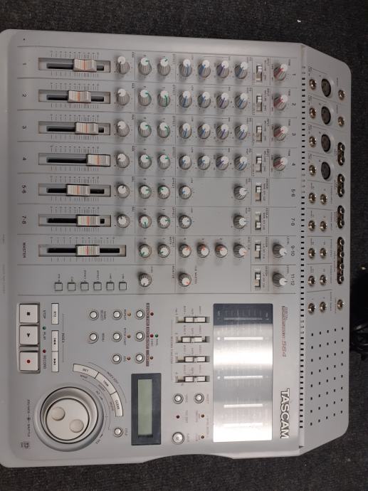 TASCAM DIGITAL PORTASTUDIO 564