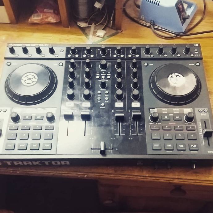 TRAKTOR KONTROL S4 MK1