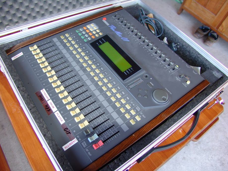 Yamaha Promix 01 sa koferom