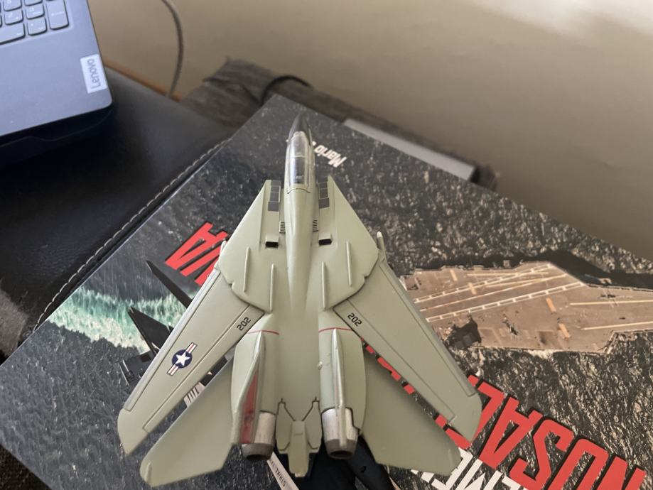 Model zrakoplova F-14 A TOMCAT 1:100