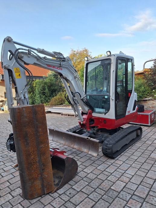 Bager Takeuchi TB225  viličar valjak demper traktorska kosilica 4x4