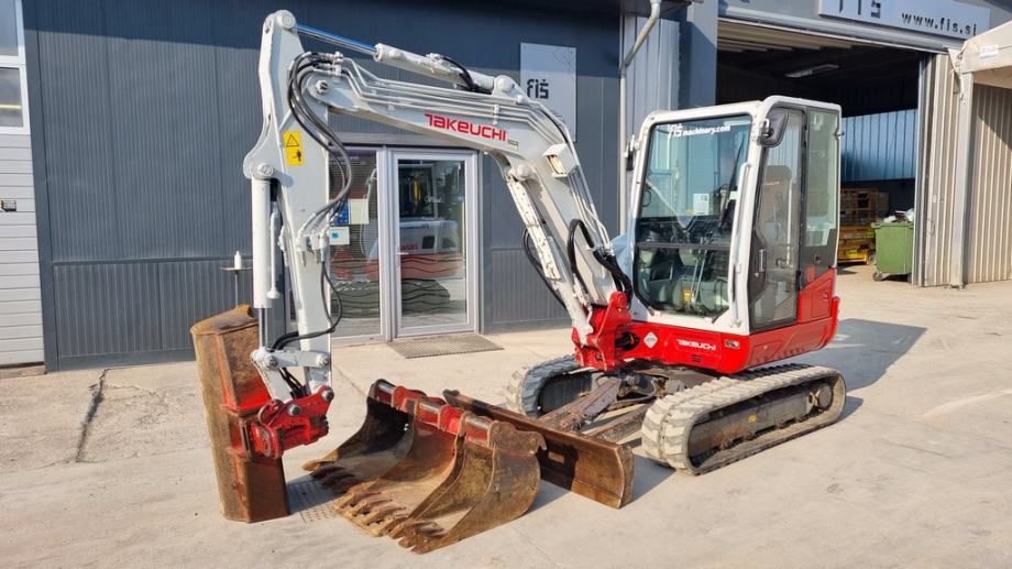 Bager TAKEUCHI TB240 - POWERTILT - 4X KORPA - ODLIČNO STANJE