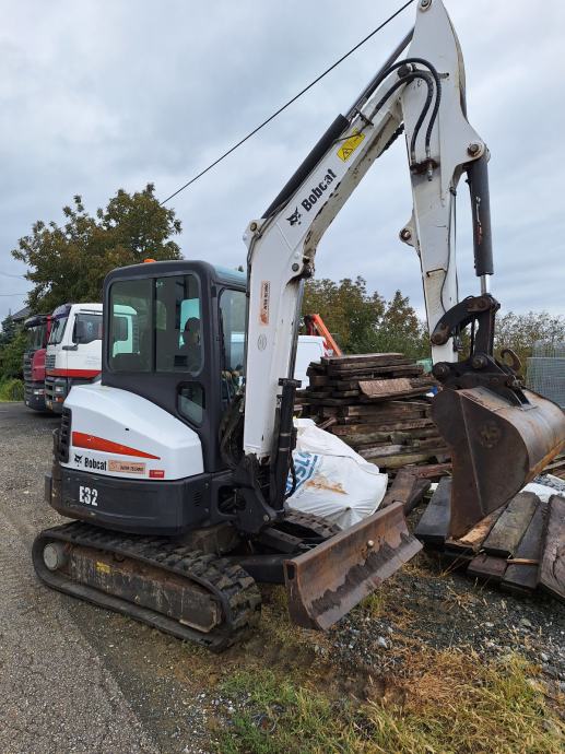 BOBCAT E32 3,2tona mini bager