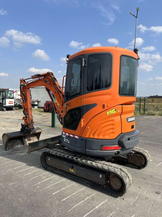 MINI BAGER DOOSAN DX 27 z