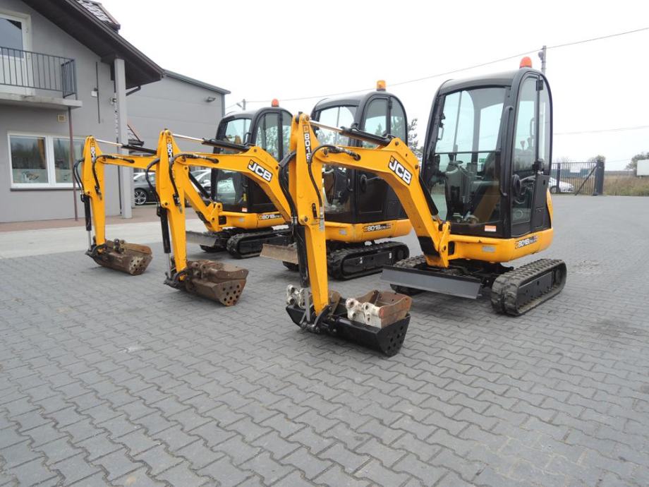 MINI  BAGER  GUSJENIČAR  JCB  JS 8018  GODINA 2015    3   KOMADA