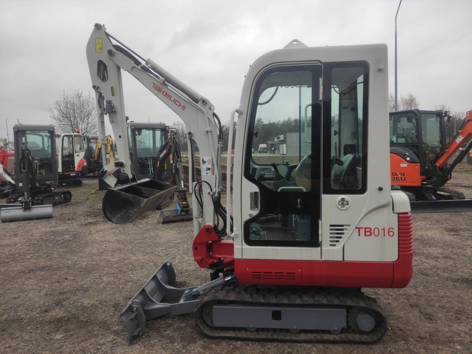 Mini bager Takeuchi TB 016