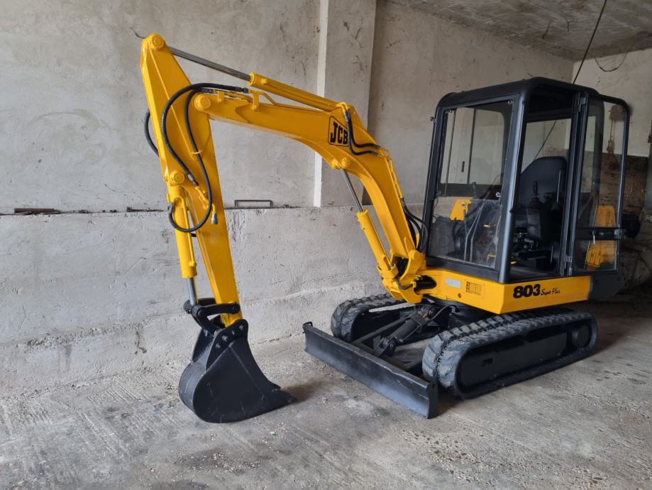 Prodajem Mini bager JCB 803 super plus