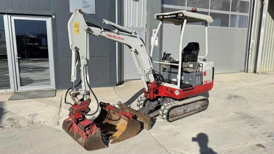 TAKEUCHI TB016 - 2012 GODINA - 3X KORPA - 3840 SATI