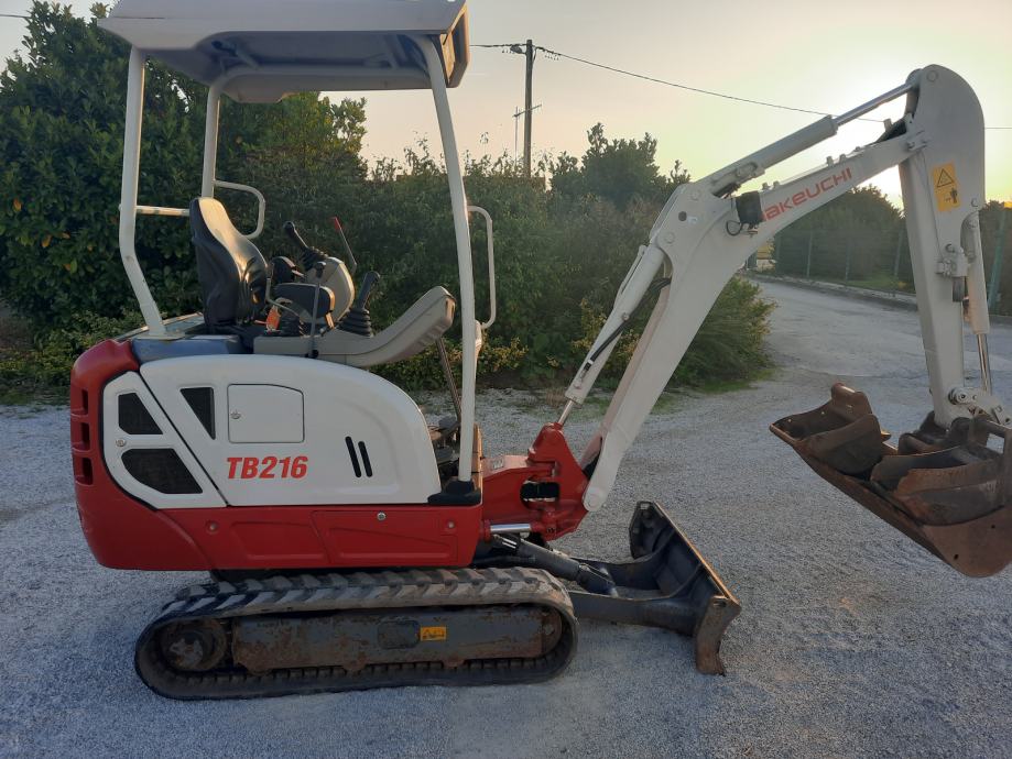 Takeuchi TB216 / 1770 kg / 2020god / sirenje gusjenica