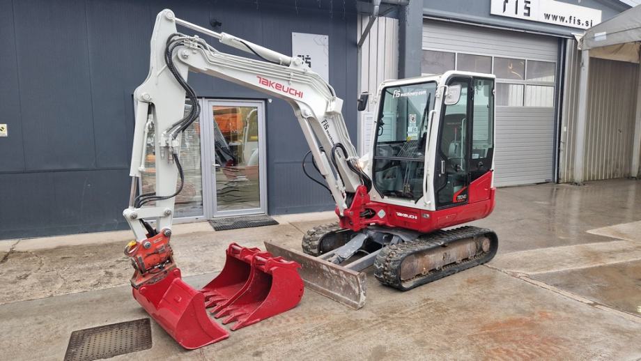 TAKEUCHI TB240 - POWERTILT - 3X KORPA - 2015 GODINA