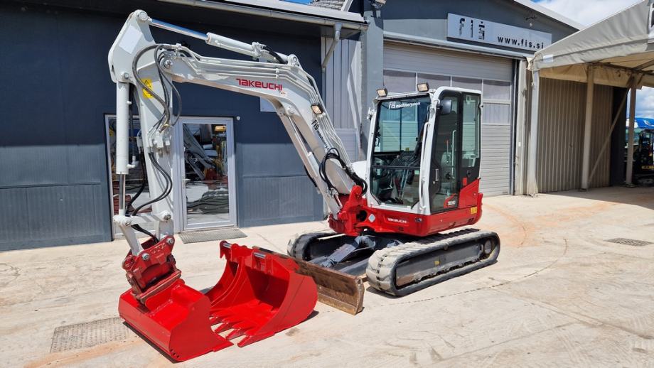 TAKEUCHI TB260 - POWERTILT - 3X KORPA - 2019 GODINA - 3155 SATI