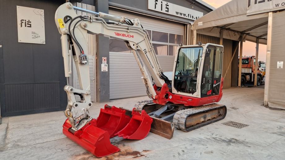 TAKEUCHI TB370 - POWERTILT - 3X KORPA - 2021 GODINA - 2490 RADNIH SATI