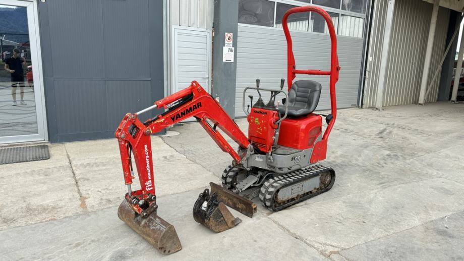 YANMAR SV08 - 2011 GODINA - 2195 RADNIH SATI