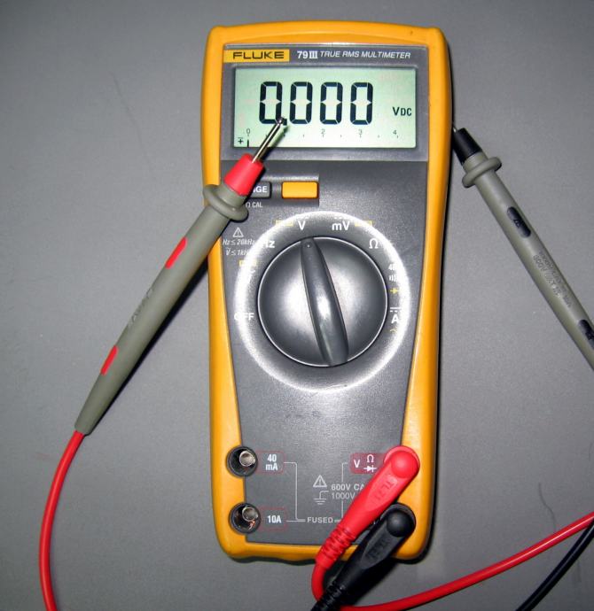 FLUKE 79 III 3 TRUE RMS MULTIMETAR UNIVERZALNI INSTRUMENT UNIMER