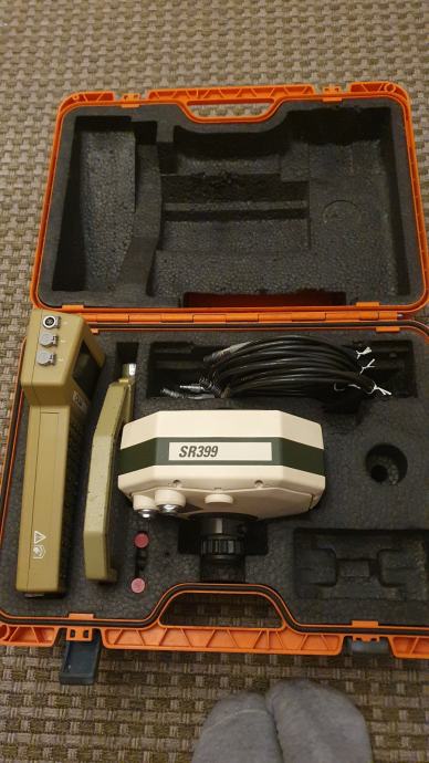 Leica geodetski instrument: SR399 prijamnik, CR344 kontroler + oprema