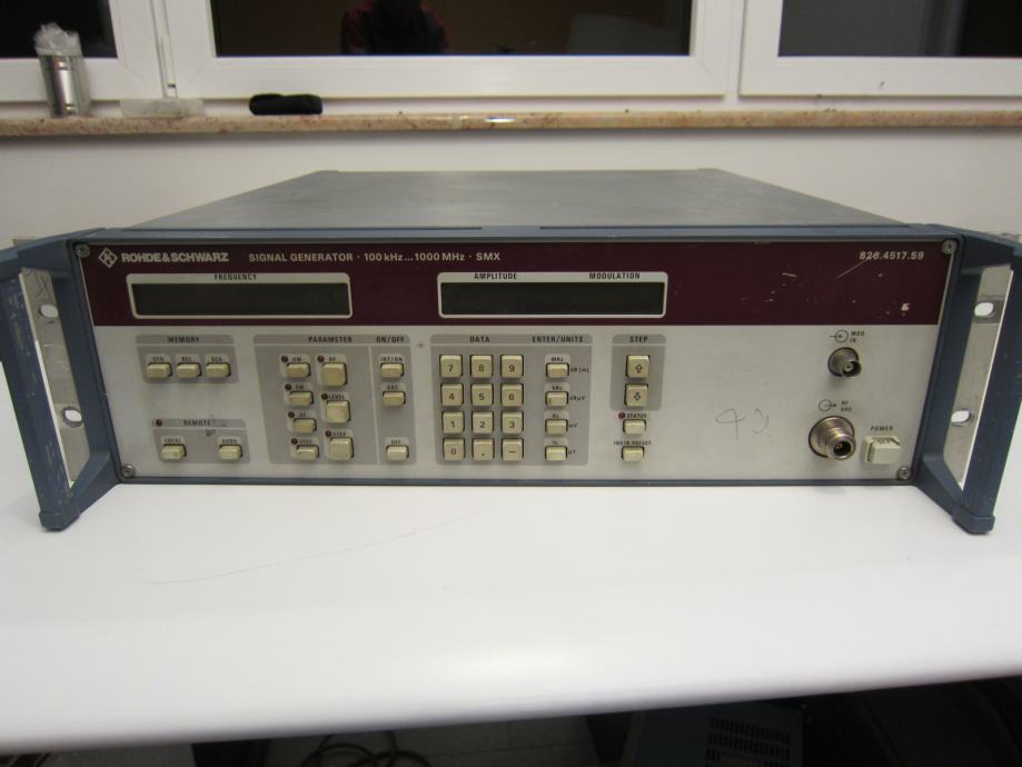 signal generator generator signala VF Rohde Schwarz SMX