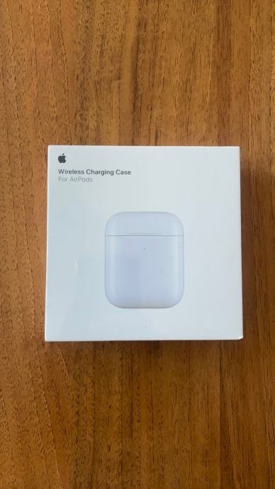 apple-airpods-wireless-charging-case