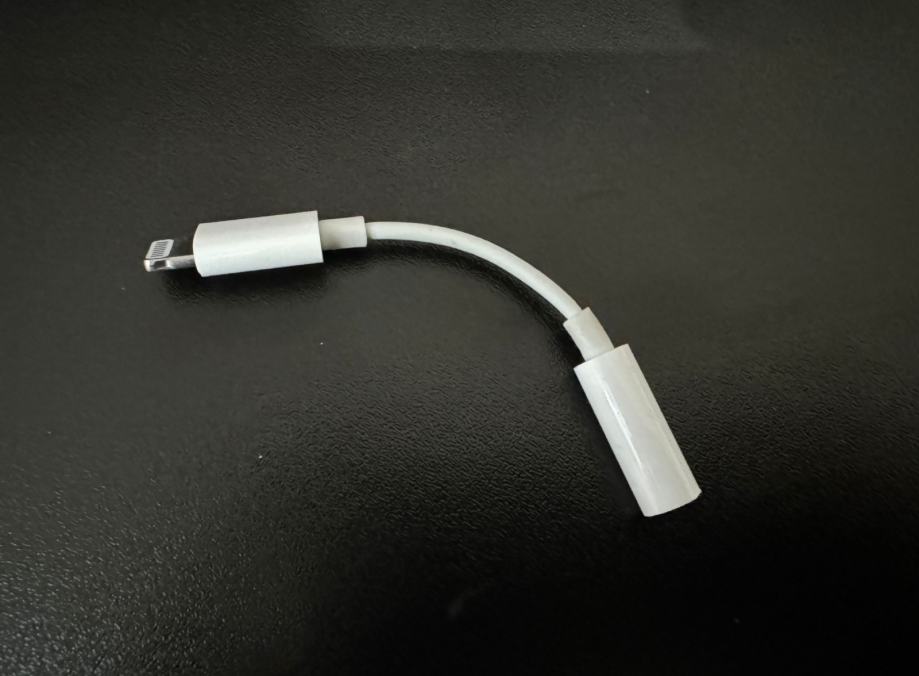 Apple Lightning to 3.5 mm Headphone Jack Adapter