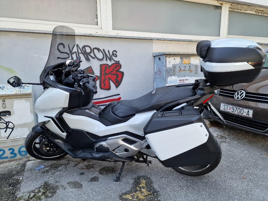 Honda Forza 750 bočni kuferi