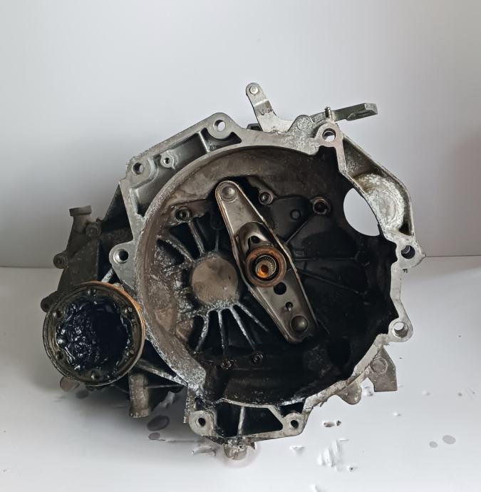 Mjenjač VW Golf 5 1.6 fsi 6 brzina 03-09 / JHY / getriba / gearbox