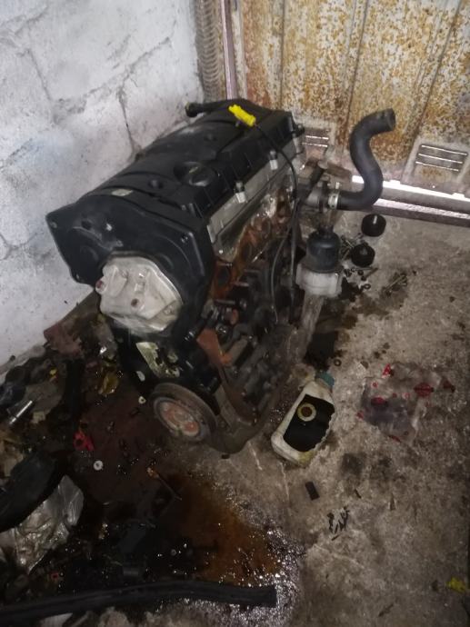 Peugeot 206 cc 1.6i motor 9636076010