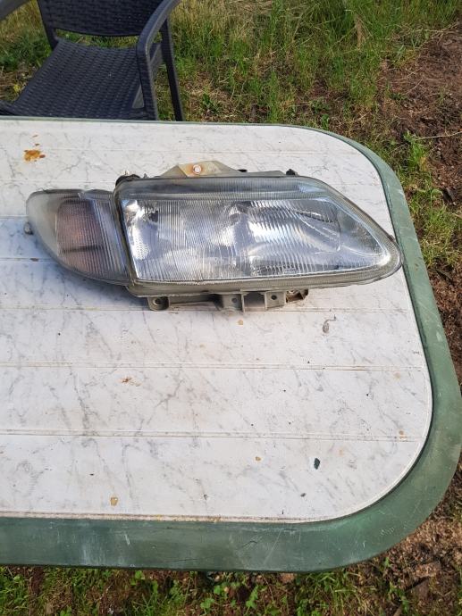 Prednja lampa sa zmigavcom renault espace 3.