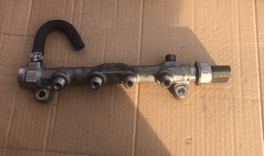 Rail rampa golf mk7 1.6tdi 04L906054 R04L125