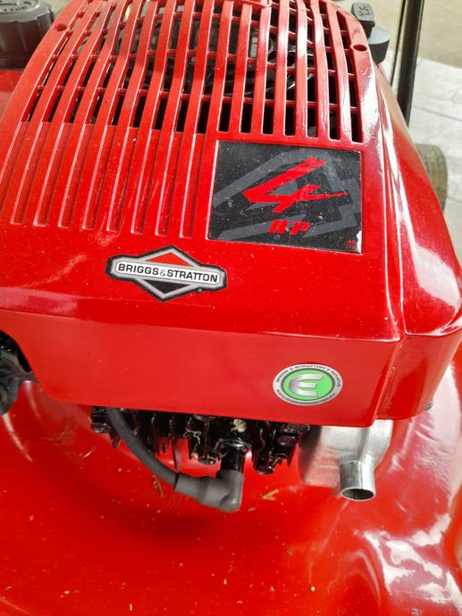 Motorna kosilica briggs&stratton motor