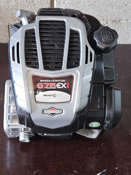 Prodajem Motor Za Kosilice Briggs Stratton Exi