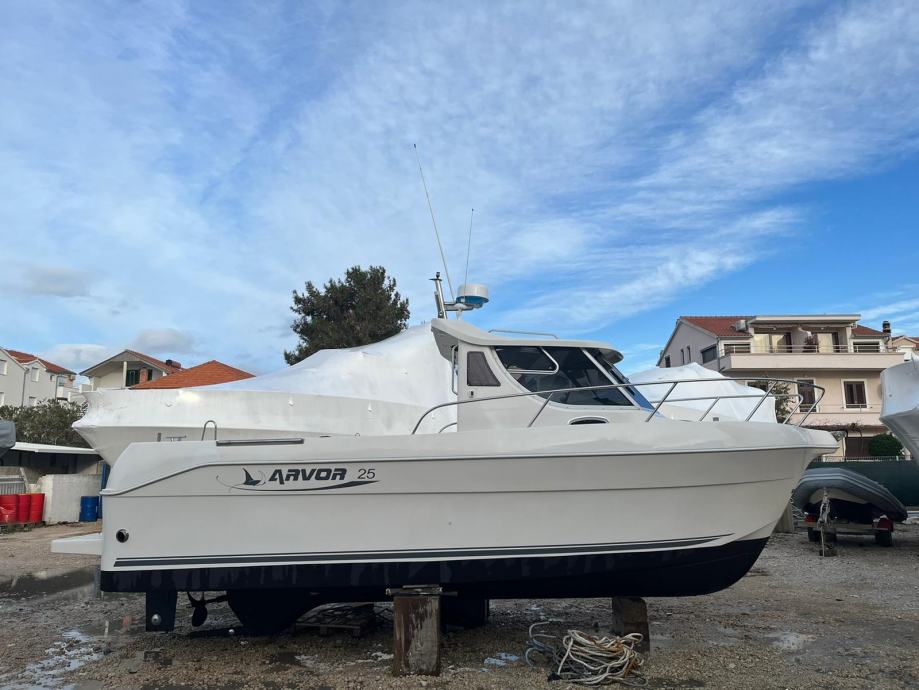 Arvor 25 Mercruiser 220hp diesel