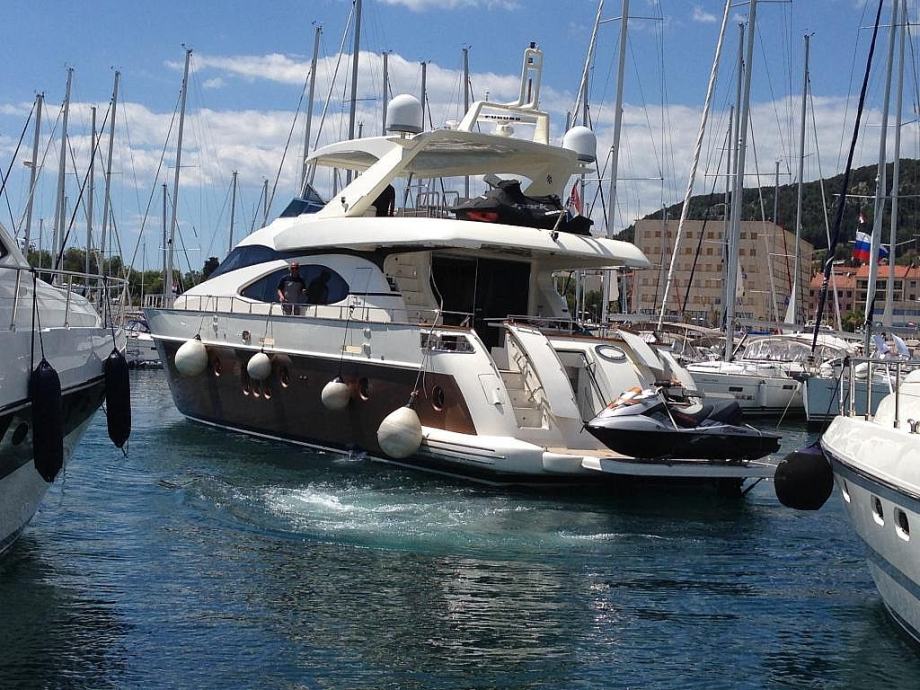 Azimut 74