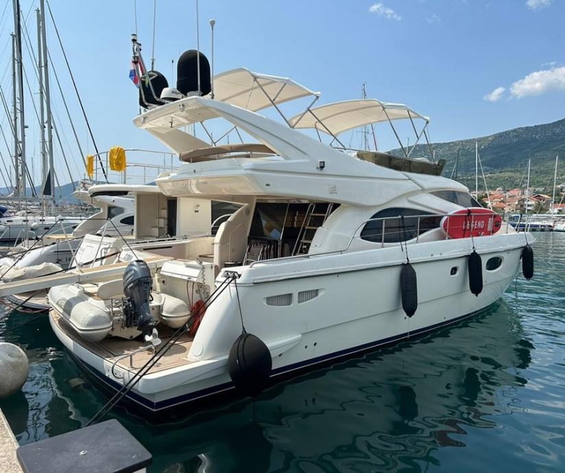 Ferretti 590