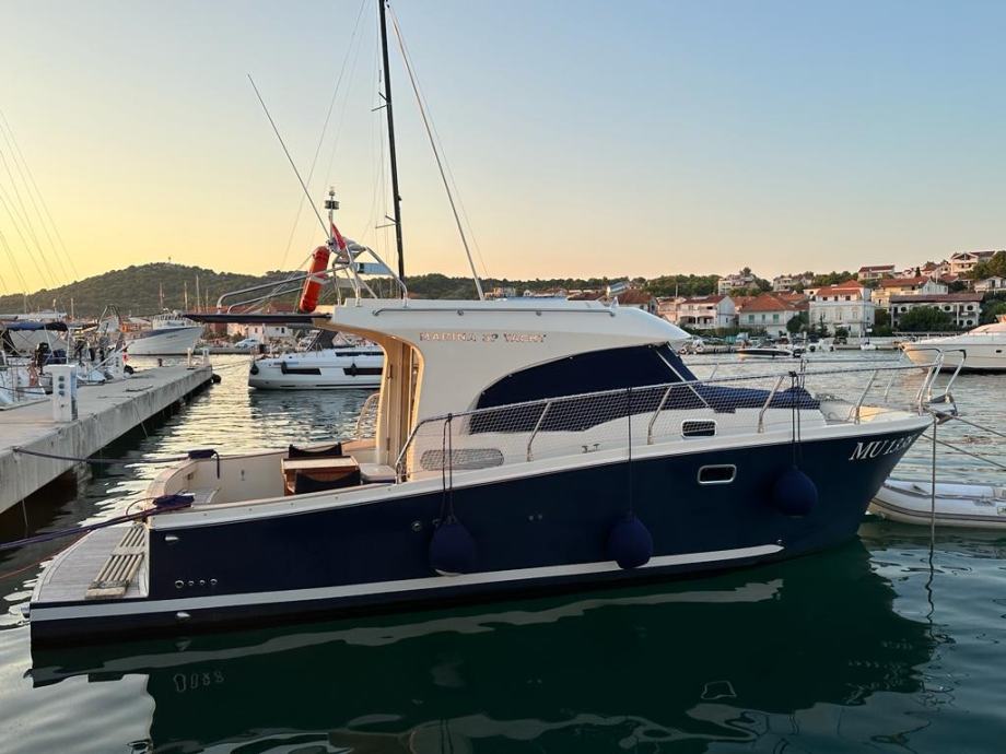 marina yacht 32