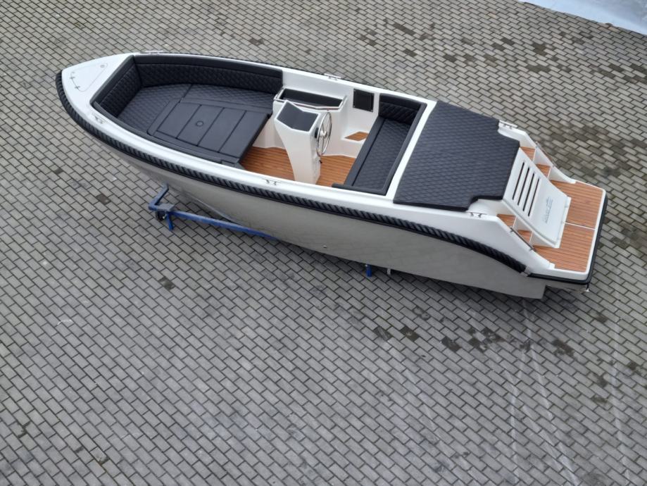 Motorni brod Silver 655 Tender