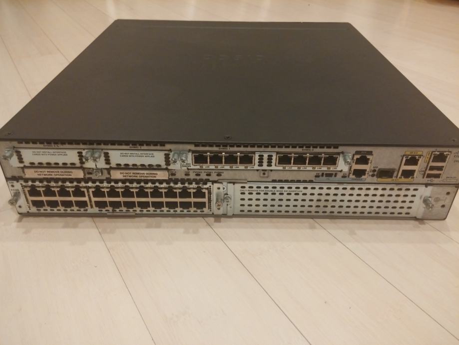 CISCO 2921 MREŽNI ROUTER