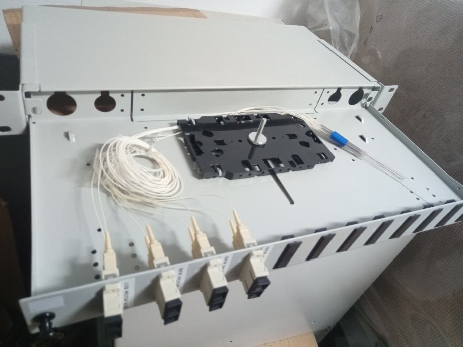 Optički patch panel 19" 1U 12xSC-D, izvlačivi ECOLAN sa 4 SC konektora