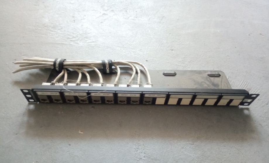 Patch panel 16 portni sa 8 oklopljenih RJ45 modula, Ortronics