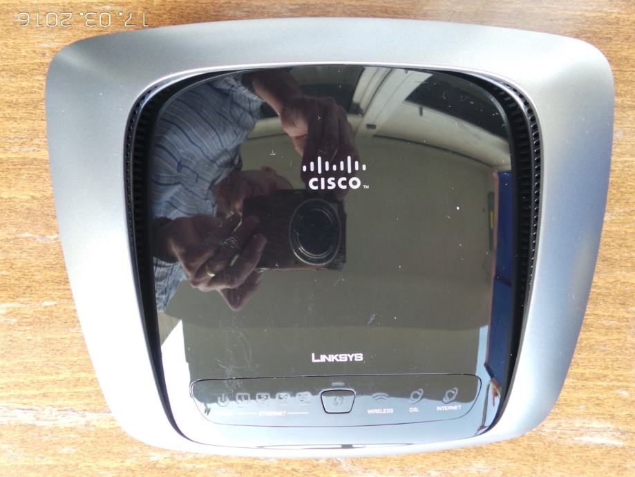 Routeri Linksys WAG160N i WAG54G2.