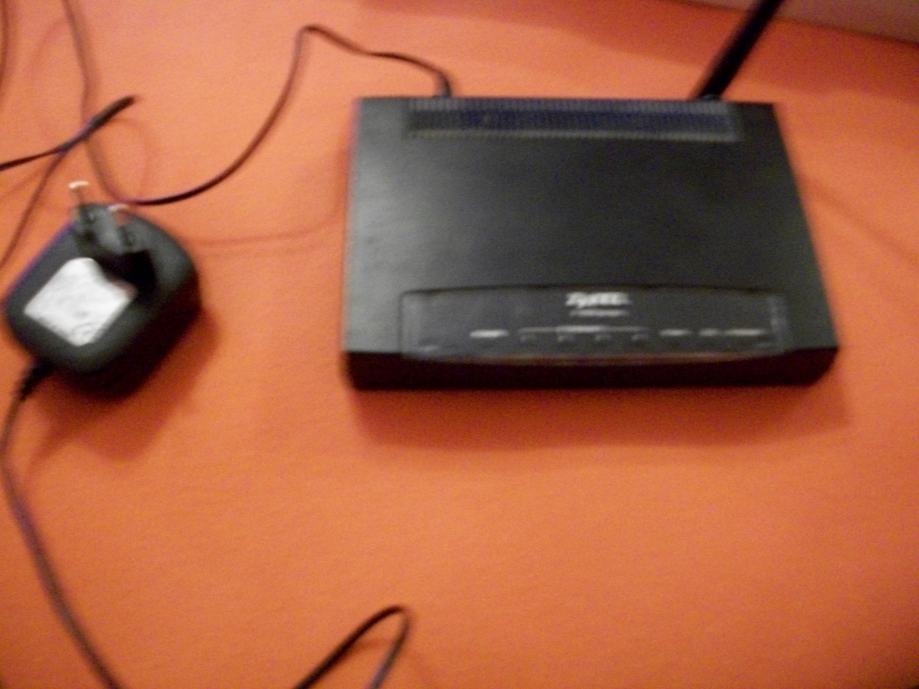 ROUTER ZyXEL P-600