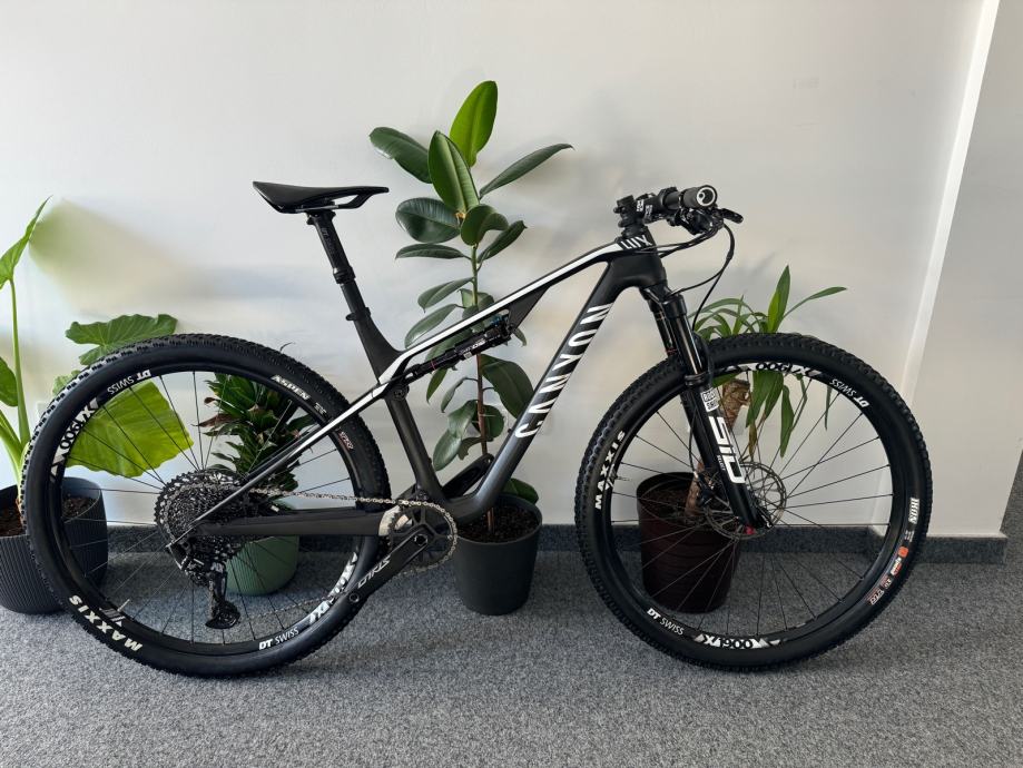 Canyon Lux carbon M