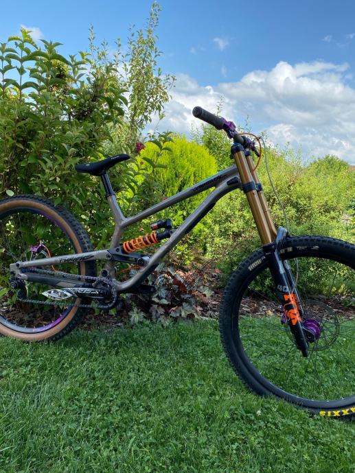 commencal furious 2021