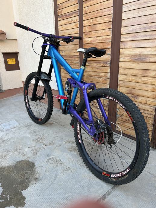 MTB downhill full suspension bike