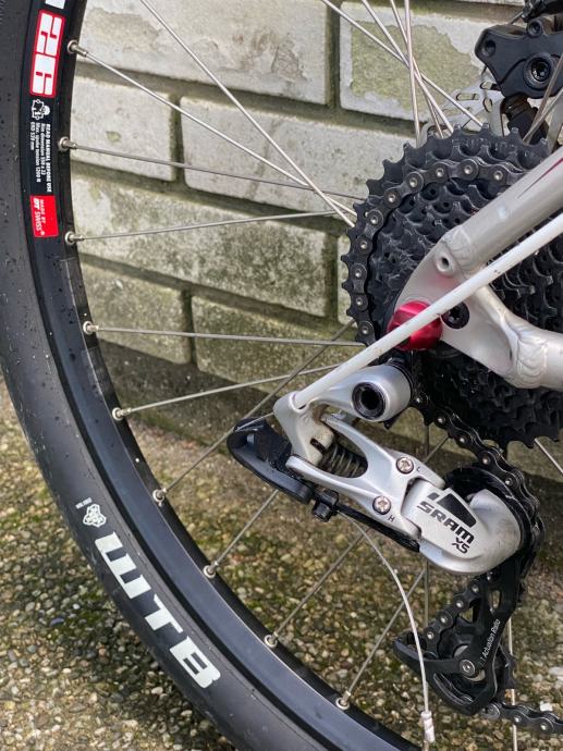 Specialized hardrock 26” M velicina