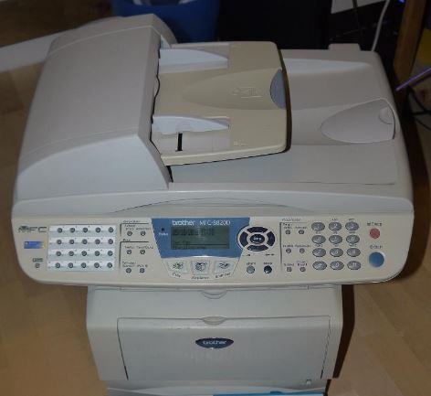 Brother MFC-8820D  (laserski printer,skener, kopirka i fax uređaj)
