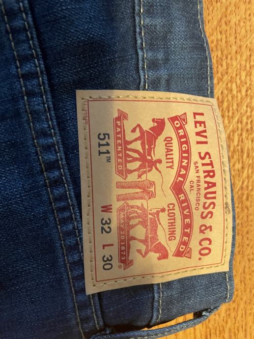 Levis traperice