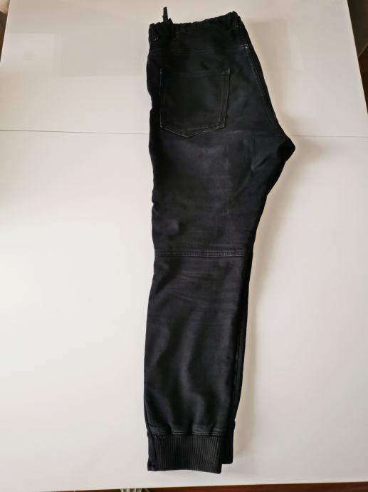 Muške crne sportske hlače ZARA broj od M - XL - GUMA U STRUKU